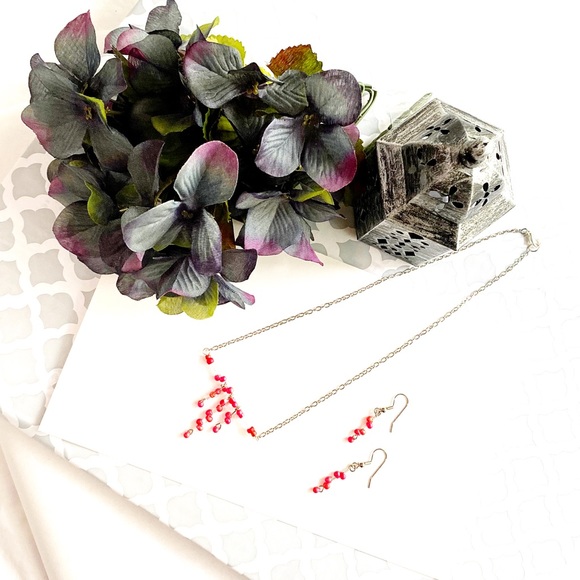 Red & White Tiered Pendant Necklace & Earrings - Picture 8 of 8